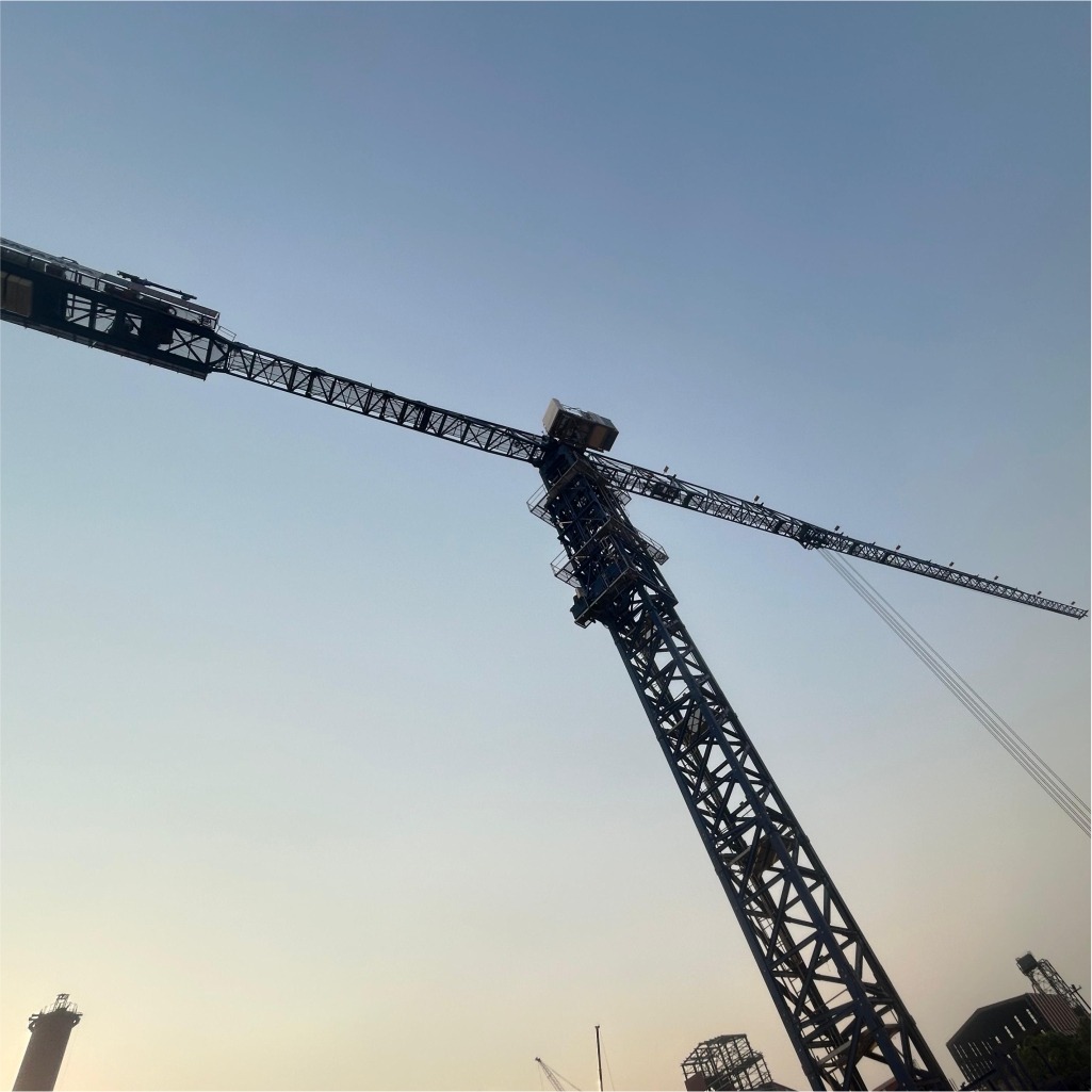Flat Top Tower Cranes: Better Workflow for Dense Projects